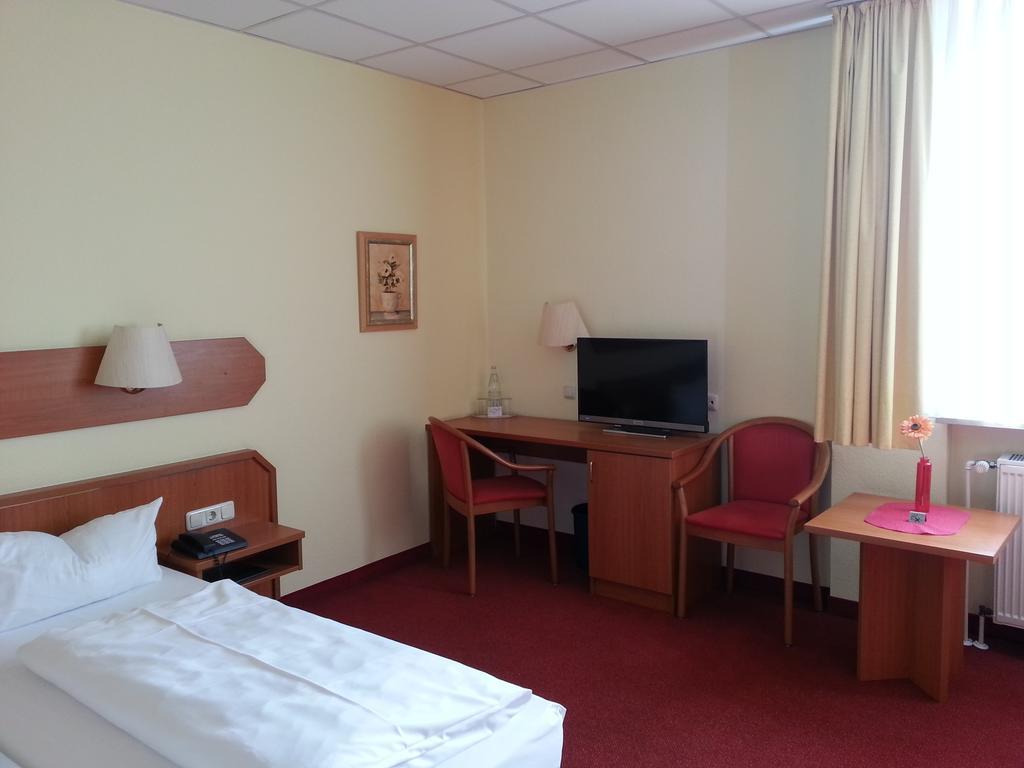 Single Room,710443012:JPEG